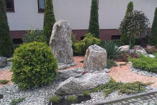 Kamień ogrodowy: rodzaje, cena, zastosowanie. Żwir, grys, kora kamienna, otoczaki i głazy w ogrodzie