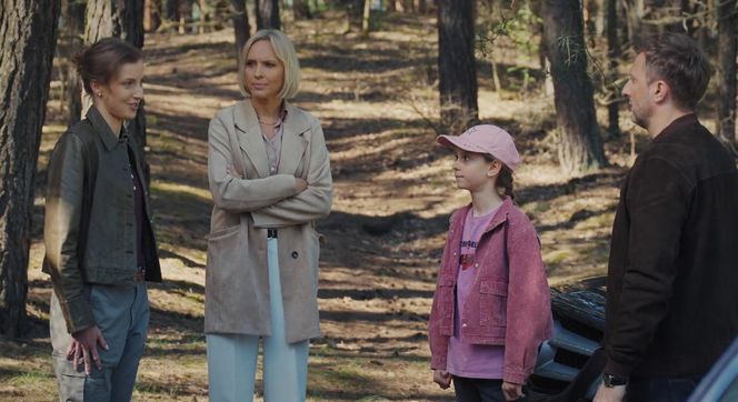 M jak miłość odc. 1873. Dorota (Iwona Rejzner), Natalka (Dominika Suchecka), Hania (Wiktoria Basik), Bartek (Arkadiusz Smoleński)