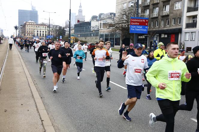 Bieg na Piątkę 2024, Warszawa - zdjęcia. Biegłeś? Szukaj się w galerii!