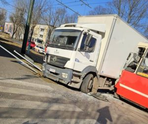 Wypadek w Świętochłowicach. Tramwaj wjechał w ciężarówkę