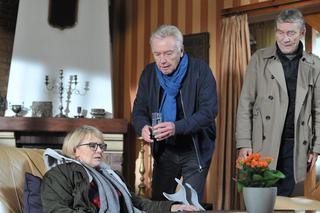 Barwy szczęścia odc. 2028. Stefan (Krzysztof Kiersznowski), Regina (Ewa Serwa), Ludwik (Marek Lewandowski)