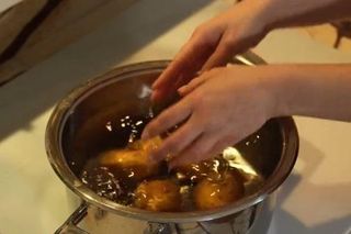 Katarzyna Cichopek okradła Macieja Kurzajewskiego... z ziemniaka. Kto by się tego spodziewał po wspólnych tańcach?