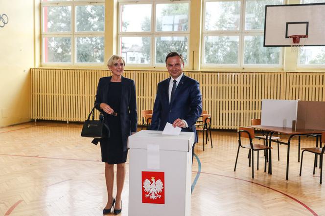 Prezydent Andrzej Duda z żoną wzieli udział w referendum