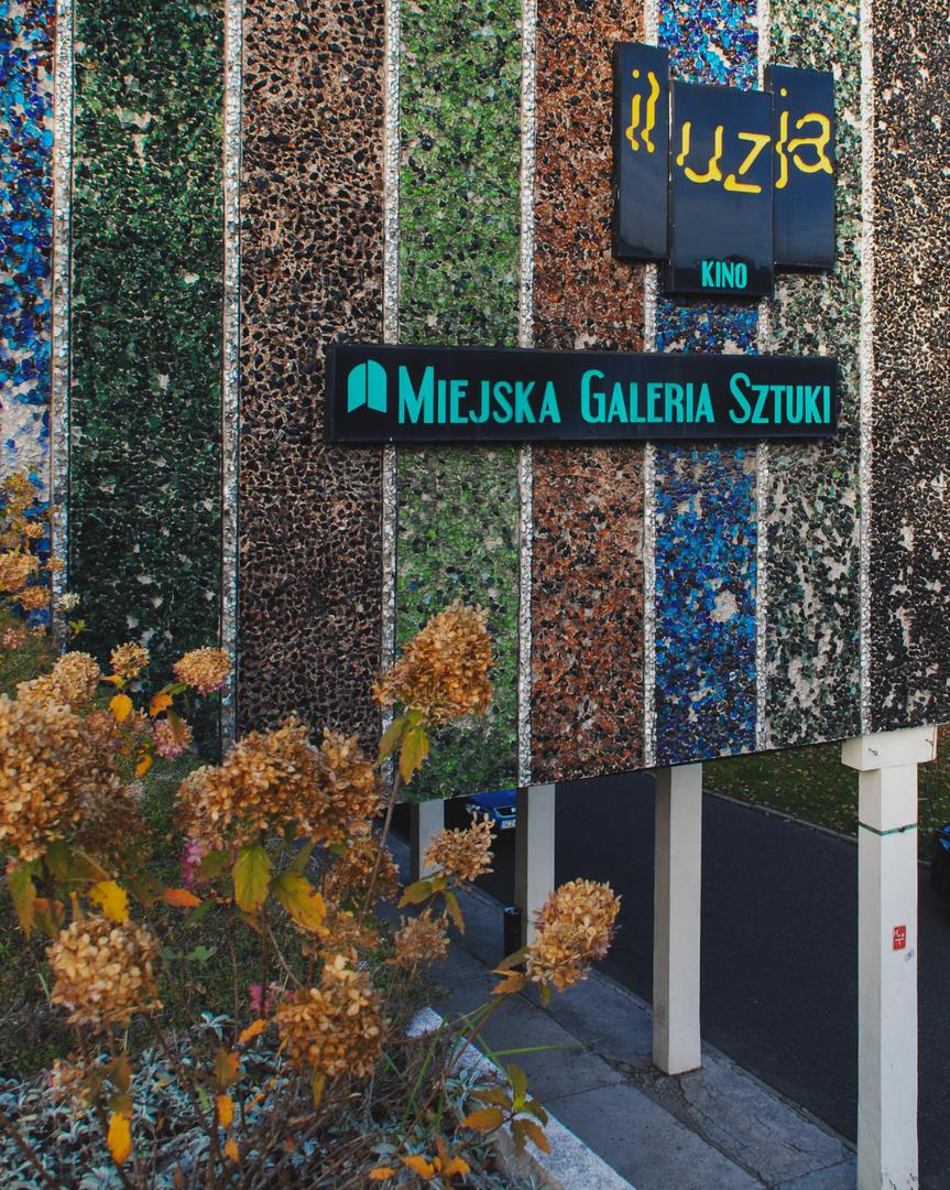 Miejska Galeria Sztuki w Częstochowie - zdjęcia. Budynek z PRL-u grał w serialu Rojst