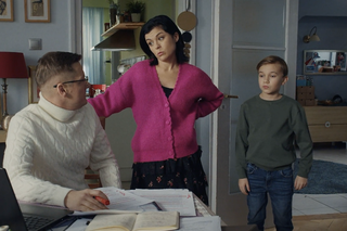 M jak miłość odc. 1733. Piotrek (Marcin Mroczek), Misiek (Aleksander Bożyk), Kinga (Katarzyna Cichopek)