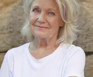 Cała na biało Maria Pakulnis szaleje z sierpem w Lubomierzu. Renata Dancewicz tym razem na spokojnie