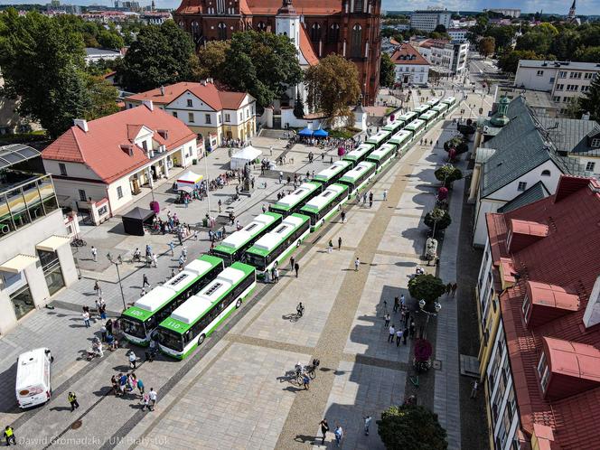 Zaprezentowano pierwsze 20 autobusów elektrycznych w Białymstoku. Od poniedziałku pojawią się na ulicach miasta [ZDJĘCIA]