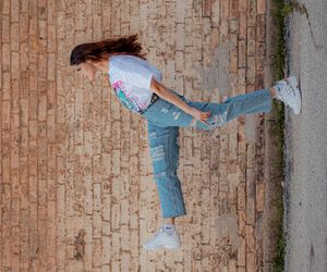 Kultowy model spodni z lat 80. wraca do łask. Będzie hitem jesiennych stylizacji 