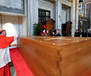 Złożono trumnę Papieża do grobu