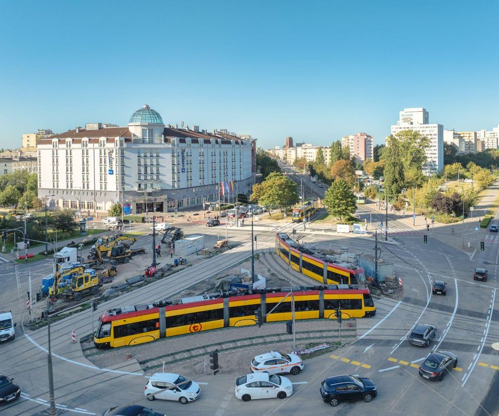 Puzzle ułożone. Plac Zawiszy przed i po remoncie. Tak teraz wygląda