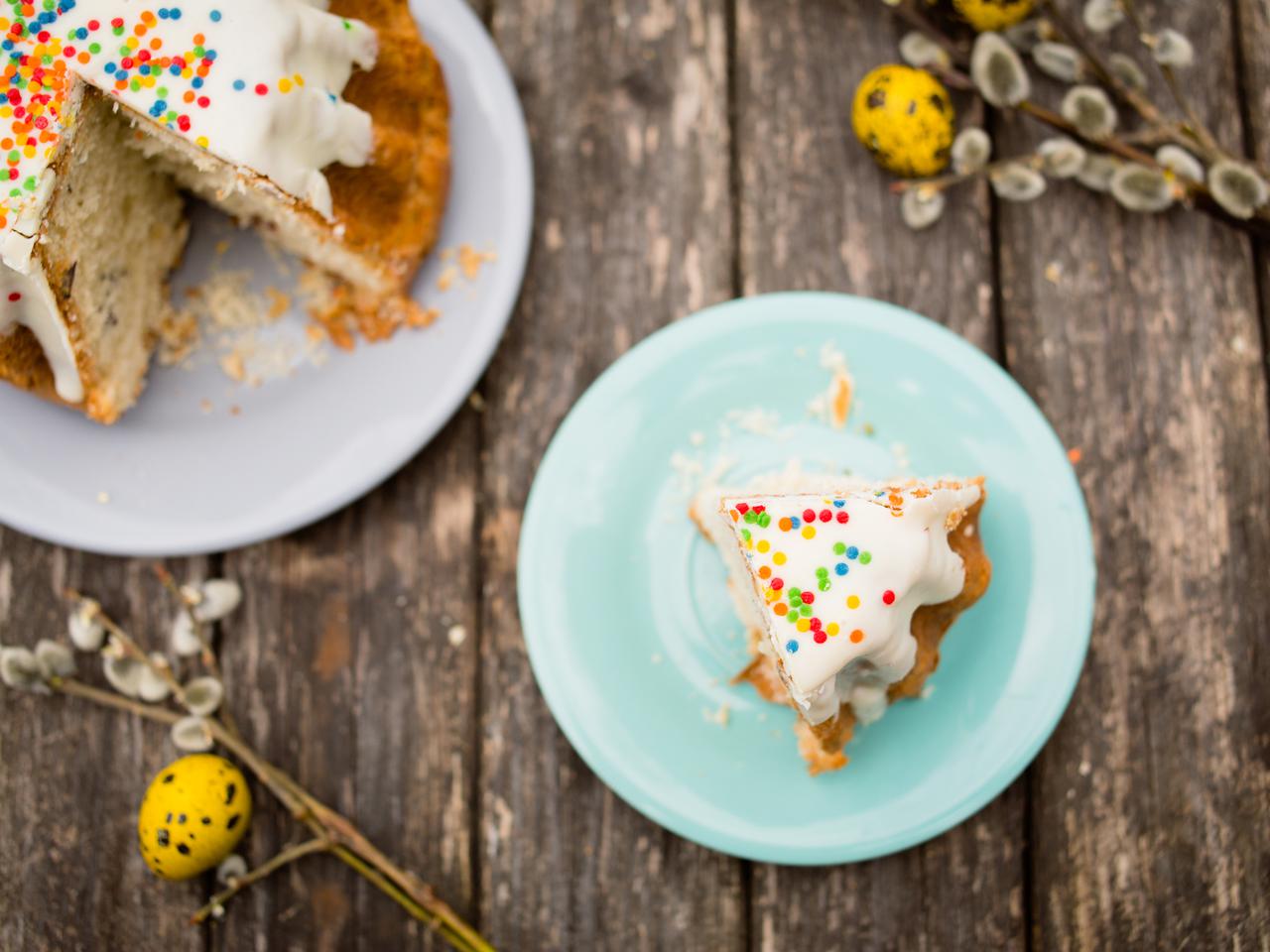 Baba drożdżowa parzona - przepis na Wielkanoc [WIDEO]