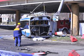 WYPADEK w GDYNI: Rozpędzony tir wjechał w trolejbus