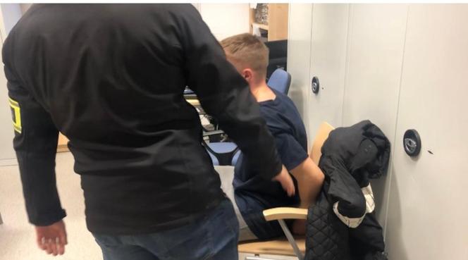 Skatowali i okradli studenta. Policja namierzyła i zatrzymała 3 oprawców