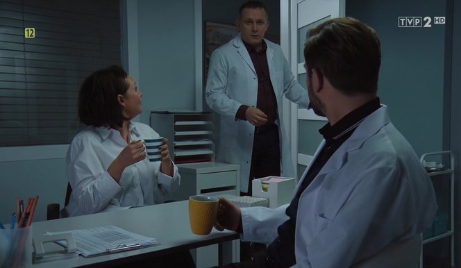 M jak miłość odcinek 1438, Tomasz Rosiński (Mateusz Lisiecki-Waligórski), Marysia (Małgorzata Pieńkowska), Artur (Robert Moskwa)