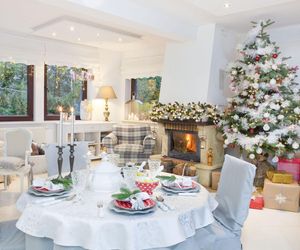 Świąteczne choinki w bieli