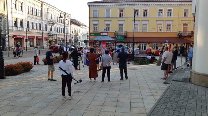 Tak protestowali mieszkańcy Tarnowa! Wsparcie dla telewizji TVN