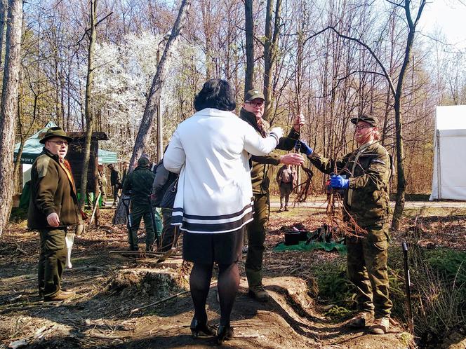 Katowice: Leśnicy sadzą na Muchowcu nowe drzewa [ZDJĘCIA, AUDIO]