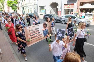 Biały Marsz dla Kamilka. Mieszkańcy Częstochowy przynieśli białe róże
