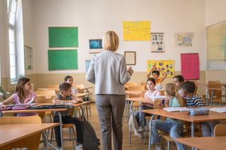 Wkrótce początek roku szkolnego, a w szkołach brakuje nauczycieli. Tysiące wakatów i brak chętnych do pracy