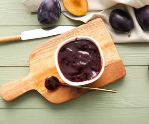 Jak zrobić powidła ze śliwek węgierek? Przepis na babcine powidła śliwkowe