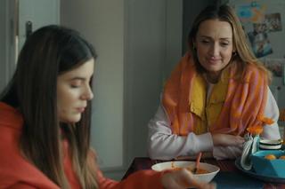 Barwy szczęścia odcinek 3018. Agata (Natalia Zambrzycka), Asia (Anna Gzyra)