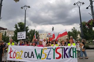 Wyjątkowy marsz przeszedł ulicą Piotrkowską.  Łódź to miasto otwarte, solidarne i różnorodne 