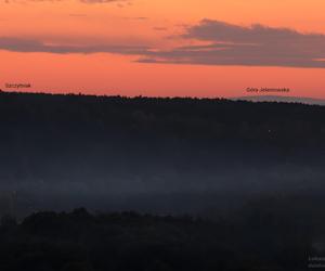 Góry Świętokrzyskie widziane z Góry Trzech Krzyży w Parchatce