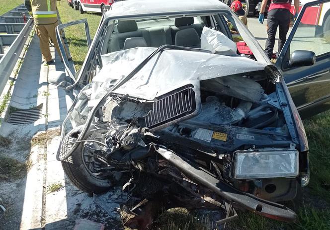  Szokujący wypadek na S8 pod Pabianicami! Zmiażdżone auta i kilka osób rannych [ZDJĘCIA]