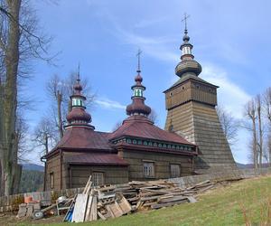 To wyjątkowa wieś na mapie Małopolski. Znajduje się w niej najpiękniejsza cerkiew w regionie