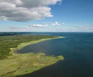 Najpiękniejsze polskie jeziora. Tam trzeba jechać na urlop [ZDJĘCIA].