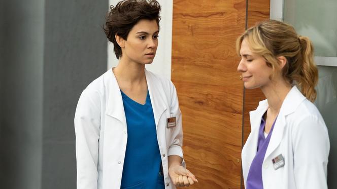 Na dobre i na złe odc. 855. Blanka (Pola Gonciarz), Gloria (Aleksandra Grabowska)