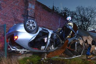 Dachowanie w Wonieściu. Pijany kierowca trafił do szpitala po groźnym wypadku