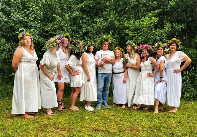 Wyjątkowe „Morsowe Wianki” ekipy "Mors Może Więcej" nad zalewem w Wąchocku. Było magicznie