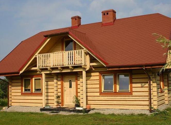 dom z bali drewnianych