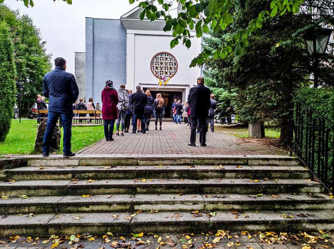 Ostatnie pożegnanie Pauliny. 25-latka została brutalnie zamordowana na oczach dzieci [RELACJA Z UROCZYSTOŚCI]