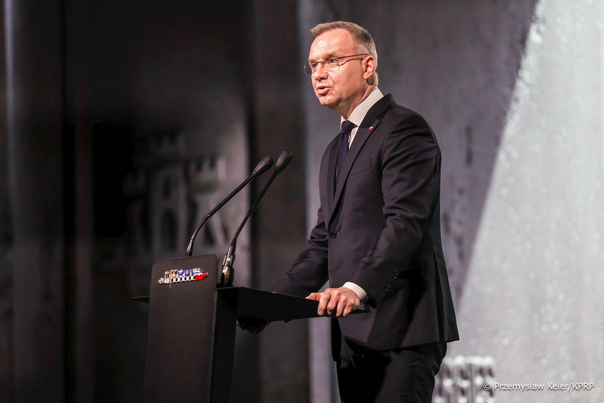 Cios w Smerfa Narciarza na koniec drugiej kadencji! I to nie od polityków