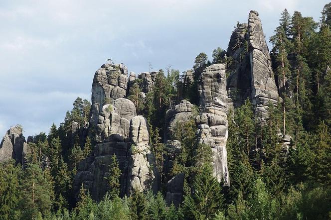 Skalne Miasto w Czechach - zdjęcia. Adršpašskoteplické skály zachwycają o każdej porze roku