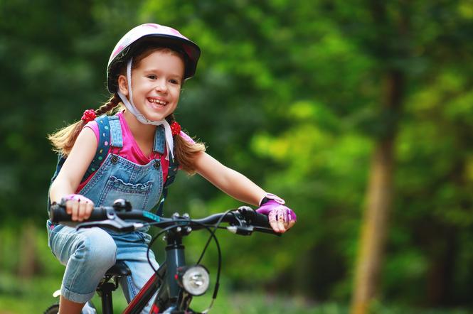 Jaki rower wybrać dla dziewczynki i dla chłopca na prezent komunijny?
