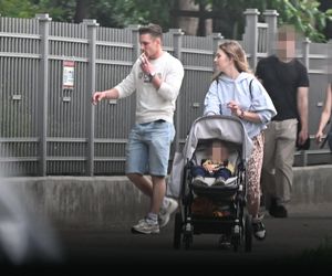 Filip Gurłacz na spacerze z żoną i synem. Nie zwalczył nałogu 