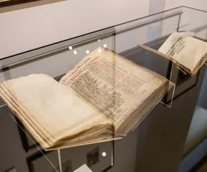 Dzieła Mikołaja Kopernika do wglądu. Zostały wystawione w Ratuszu Staromiejskim