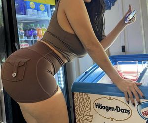 Udaje narzeczoną na Wigilii. Mężczyźni płacą za to fortunę!