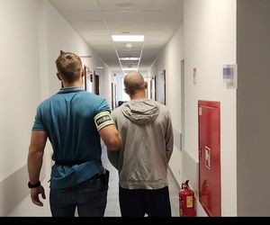Brutalny atak pod Nadarzynem. 34-latek dźgnął nożem znajomego i uciekł!