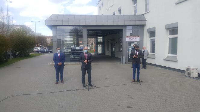 Minister zdrowia w Bydgoszczy: Trzy przypadki wariantu brazylijskiego koronawirusa w Polsce