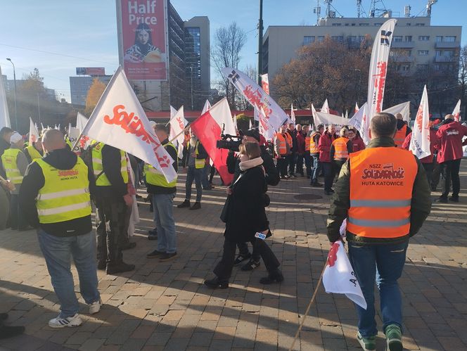 Protest w Katowicach. Tysiące związkowców na ulicach. Padły mocne słowa o „zbrodniczej ideologii”