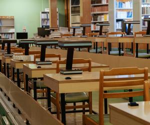 Biblioteka Uniwersytetu Opolskiego - zdjęcia. Zobacz zachowane wnętrza z lat 70.