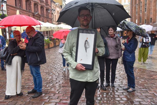 Tłum zwolenników aborcji protestował w centrum miasta. Manifestacja ruszyła pod kurię biskupią i siedzibę PiS