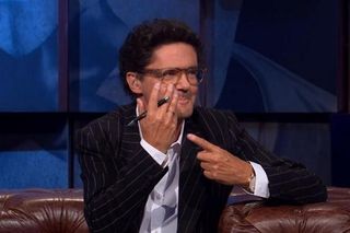 Kuba Wojewódzki z partnerką  na premierze Hamleta