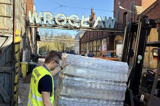 Wrocław wysyła pomoc dla Otwocka. Ruszył pierwszy transport wody dla mieszkańców 