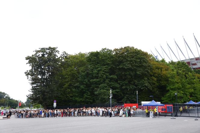 Gigantyczne kolejki przed stadionem. Tak fani czekali na koncert Dawida Podsiadło