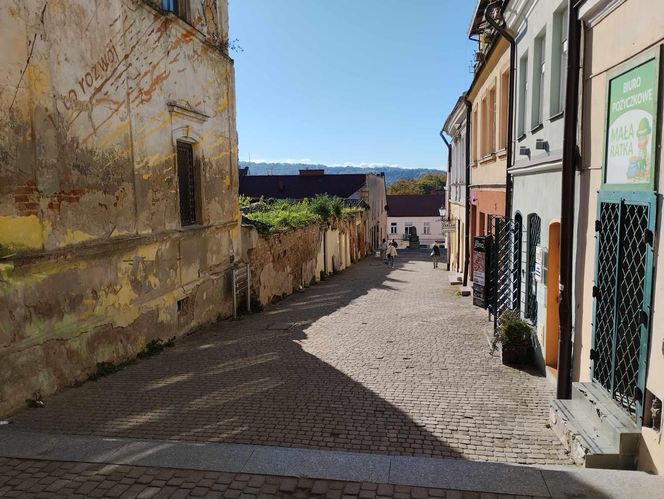 Szokujące odkrycie w Tarnowie. Ciało mężczyzny leżało w centrum miasta